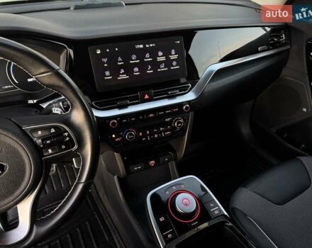 Черный Киа Niro, объемом двигателя 0 л и пробегом 110 тыс. км за 17999 $, фото 46 на Automoto.ua