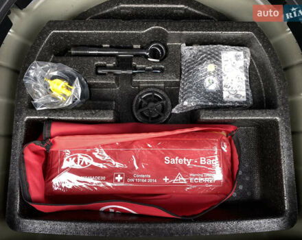 Киа Niro 2020 в Львове на Automoto.ua Черный Киа Niro, объемом двигателя 0 л и пробегом 64 тыс. км за 22700 $, фото 95 на Automoto.ua