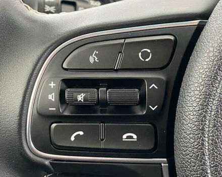 Чорний Кіа Niro, об'ємом двигуна 0 л та пробігом 70 тис. км за 22350 $, фото 18 на Automoto.ua