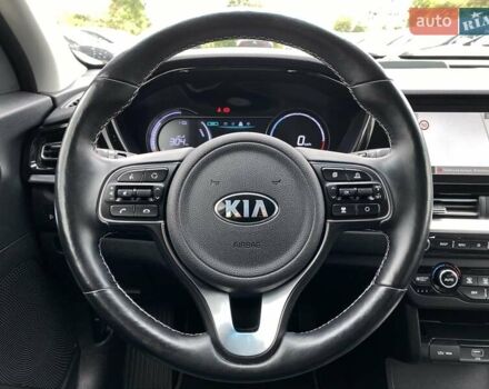 Чорний Кіа Niro, об'ємом двигуна 0 л та пробігом 107 тис. км за 22400 $, фото 31 на Automoto.ua