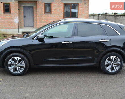 Чорний Кіа Niro, об'ємом двигуна 0 л та пробігом 169 тис. км за 18450 $, фото 20 на Automoto.ua