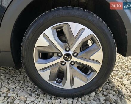 Чорний Кіа Niro, об'ємом двигуна 0 л та пробігом 88 тис. км за 22900 $, фото 20 на Automoto.ua