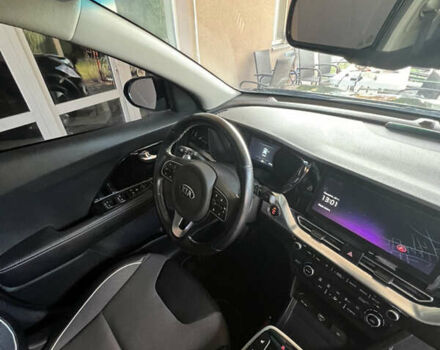 Чорний Кіа Niro, об'ємом двигуна 0 л та пробігом 149 тис. км за 18999 $, фото 13 на Automoto.ua