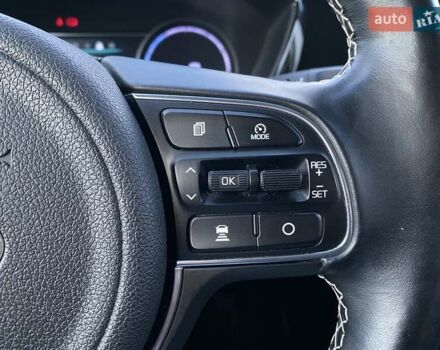 Чорний Кіа Niro, об'ємом двигуна 0 л та пробігом 88 тис. км за 22900 $, фото 4 на Automoto.ua