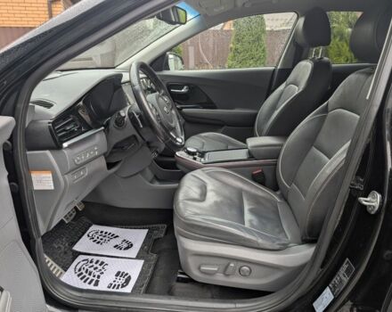 Черный Киа Niro, объемом двигателя 0 л и пробегом 253 тыс. км за 17000 $, фото 4 на Automoto.ua