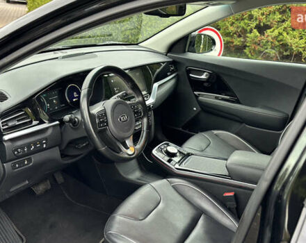 Чорний Кіа Niro, об'ємом двигуна 0 л та пробігом 110 тис. км за 19500 $, фото 70 на Automoto.ua