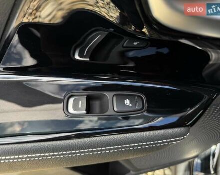 Чорний Кіа Niro, об'ємом двигуна 0 л та пробігом 69 тис. км за 23200 $, фото 5 на Automoto.ua