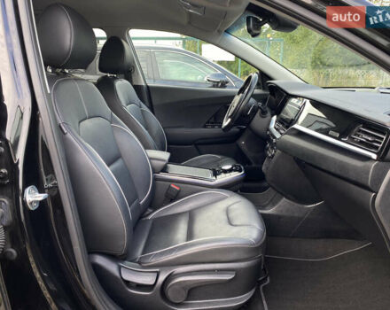 Чорний Кіа Niro, об'ємом двигуна 0 л та пробігом 64 тис. км за 23700 $, фото 102 на Automoto.ua
