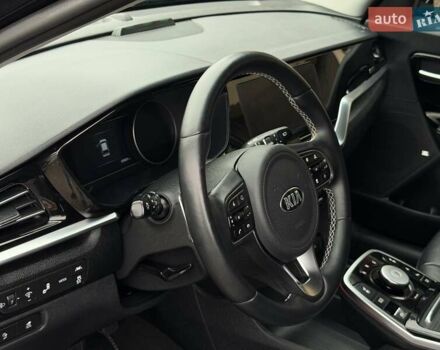 Чорний Кіа Niro, об'ємом двигуна 0 л та пробігом 89 тис. км за 20799 $, фото 45 на Automoto.ua