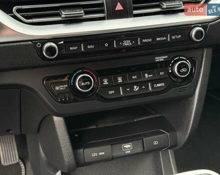 Чорний Кіа Niro, об'ємом двигуна 0 л та пробігом 89 тис. км за 20799 $, фото 54 на Automoto.ua