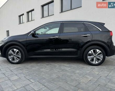 Черный Киа Niro, объемом двигателя 0 л и пробегом 103 тыс. км за 20700 $, фото 2 на Automoto.ua