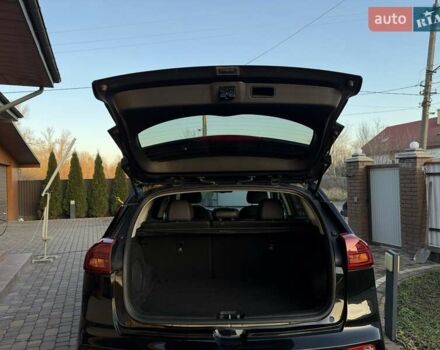 Чорний Кіа Niro, об'ємом двигуна 0 л та пробігом 69 тис. км за 21500 $, фото 40 на Automoto.ua