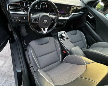 Чорний Кіа Niro, об'ємом двигуна 0 л та пробігом 65 тис. км за 16499 $, фото 21 на Automoto.ua