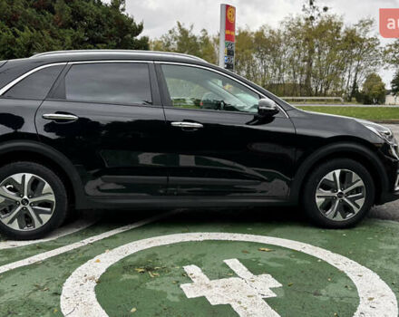 Чорний Кіа Niro, об'ємом двигуна 0 л та пробігом 110 тис. км за 19500 $, фото 6 на Automoto.ua