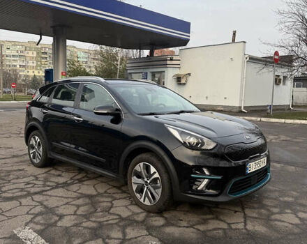 Чорний Кіа Niro, об'ємом двигуна 0 л та пробігом 93 тис. км за 18900 $, фото 6 на Automoto.ua