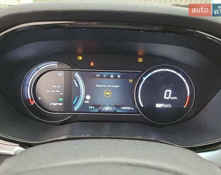 Черный Киа Niro, объемом двигателя 0 л и пробегом 128 тыс. км за 19463 $, фото 6 на Automoto.ua