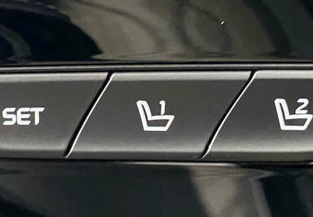 Чорний Кіа Niro, об'ємом двигуна 0 л та пробігом 70 тис. км за 22350 $, фото 7 на Automoto.ua