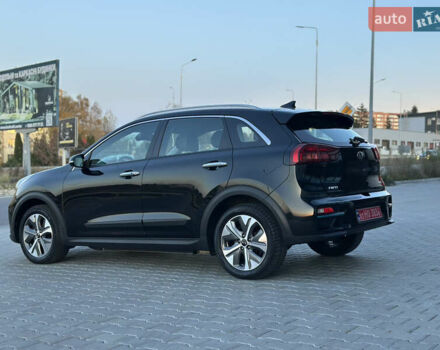 Чорний Кіа Niro, об'ємом двигуна 0 л та пробігом 98 тис. км за 19400 $, фото 11 на Automoto.ua