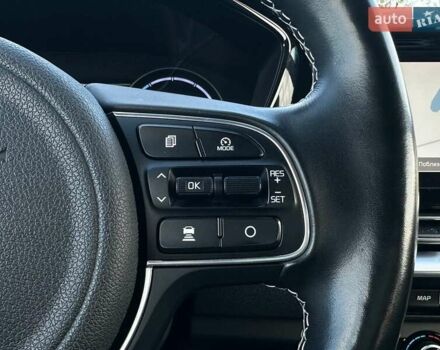 Чорний Кіа Niro, об'ємом двигуна 0 л та пробігом 68 тис. км за 24200 $, фото 8 на Automoto.ua