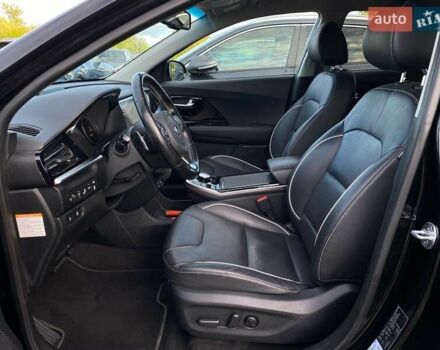 Чорний Кіа Niro, об'ємом двигуна 0 л та пробігом 88 тис. км за 21900 $, фото 25 на Automoto.ua