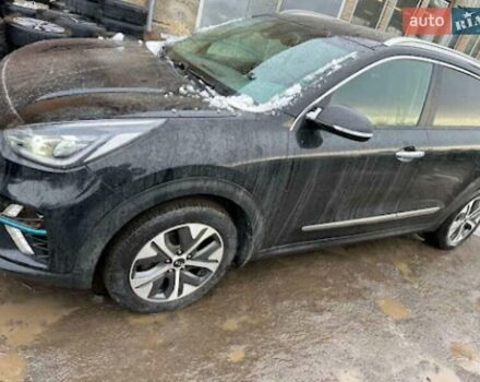 Чорний Кіа Niro, об'ємом двигуна 0 л та пробігом 143 тис. км за 17800 $, фото 5 на Automoto.ua