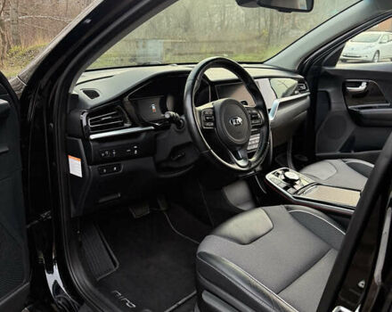 Чорний Кіа Niro, об'ємом двигуна 0 л та пробігом 93 тис. км за 18900 $, фото 9 на Automoto.ua