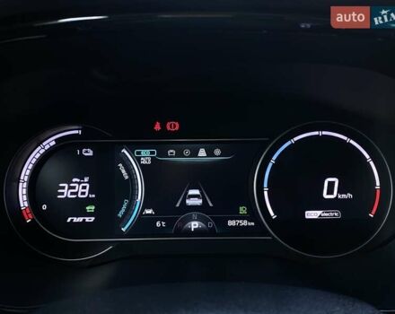 Чорний Кіа Niro, об'ємом двигуна 0 л та пробігом 88 тис. км за 22900 $, фото 33 на Automoto.ua