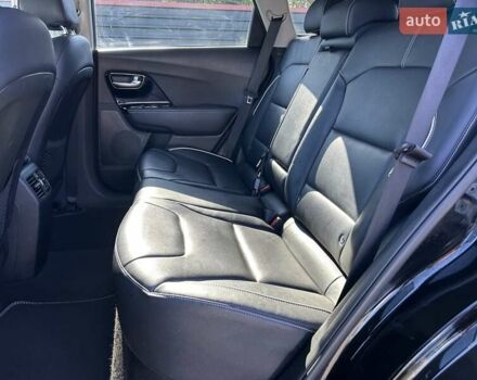 Чорний Кіа Niro, об'ємом двигуна 0 л та пробігом 135 тис. км за 18800 $, фото 10 на Automoto.ua