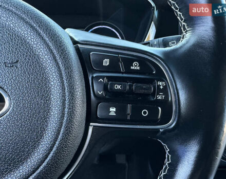 Чорний Кіа Niro, об'ємом двигуна 0 л та пробігом 144 тис. км за 19500 $, фото 50 на Automoto.ua