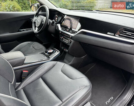 Чорний Кіа Niro, об'ємом двигуна 0 л та пробігом 107 тис. км за 20500 $, фото 60 на Automoto.ua