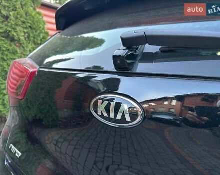 Чорний Кіа Niro, об'ємом двигуна 0 л та пробігом 126 тис. км за 19500 $, фото 6 на Automoto.ua