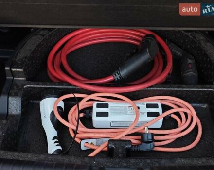 Чорний Кіа Niro, об'ємом двигуна 0 л та пробігом 115 тис. км за 20700 $, фото 51 на Automoto.ua