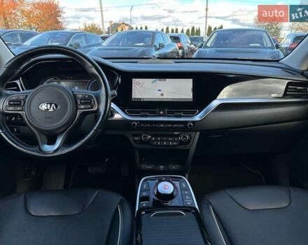 Чорний Кіа Niro, об'ємом двигуна 0 л та пробігом 68 тис. км за 24200 $, фото 33 на Automoto.ua