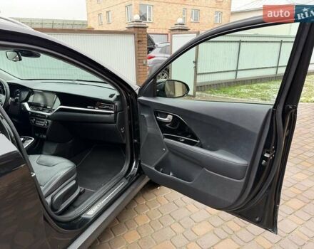Чорний Кіа Niro, об'ємом двигуна 0 л та пробігом 89 тис. км за 20799 $, фото 70 на Automoto.ua