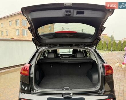 Чорний Кіа Niro, об'ємом двигуна 0 л та пробігом 89 тис. км за 20799 $, фото 75 на Automoto.ua