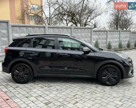 Чорний Кіа Niro, об'ємом двигуна 0 л та пробігом 109 тис. км за 17499 $, фото 4 на Automoto.ua