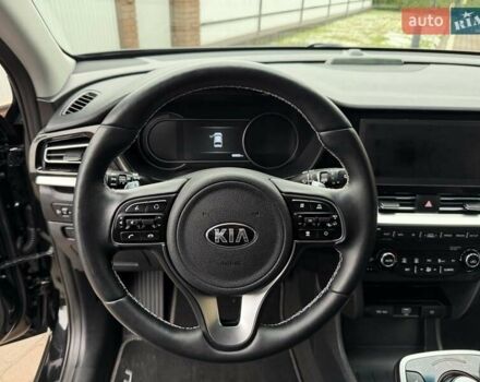 Чорний Кіа Niro, об'ємом двигуна 0 л та пробігом 89 тис. км за 20799 $, фото 46 на Automoto.ua