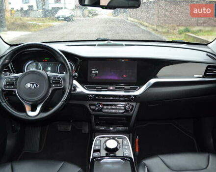Чорний Кіа Niro, об'ємом двигуна 0 л та пробігом 169 тис. км за 18450 $, фото 51 на Automoto.ua