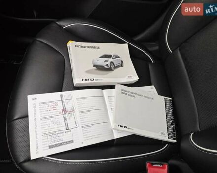 Черный Киа Niro, объемом двигателя 0 л и пробегом 115 тыс. км за 19999 $, фото 67 на Automoto.ua