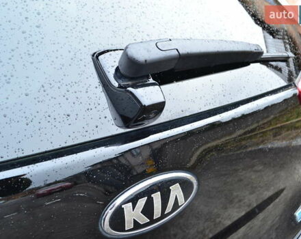 Чорний Кіа Niro, об'ємом двигуна 0 л та пробігом 169 тис. км за 18450 $, фото 79 на Automoto.ua
