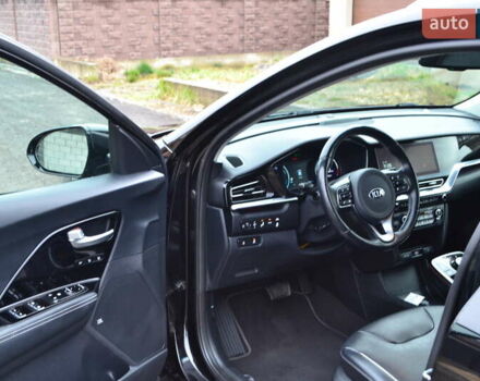 Чорний Кіа Niro, об'ємом двигуна 0 л та пробігом 169 тис. км за 18450 $, фото 28 на Automoto.ua