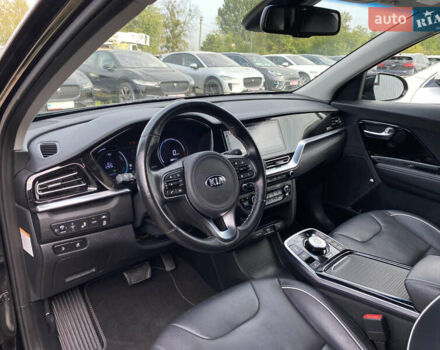 Чорний Кіа Niro, об'ємом двигуна 0 л та пробігом 64 тис. км за 23700 $, фото 36 на Automoto.ua