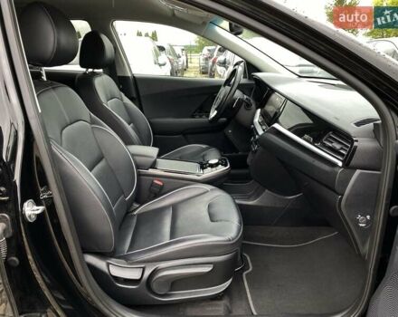 Чорний Кіа Niro, об'ємом двигуна 0 л та пробігом 107 тис. км за 22400 $, фото 68 на Automoto.ua
