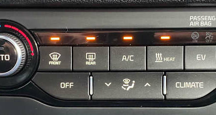 Чорний Кіа Niro, об'ємом двигуна 0 л та пробігом 70 тис. км за 22350 $, фото 25 на Automoto.ua