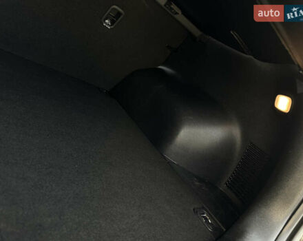 Чорний Кіа Niro, об'ємом двигуна 0 л та пробігом 51 тис. км за 21500 $, фото 84 на Automoto.ua