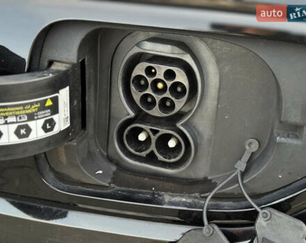 Чорний Кіа Niro, об'ємом двигуна 0 л та пробігом 155 тис. км за 20300 $, фото 7 на Automoto.ua