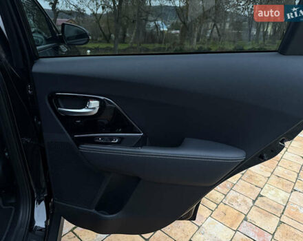 Чорний Кіа Niro, об'ємом двигуна 0 л та пробігом 138 тис. км за 19750 $, фото 56 на Automoto.ua