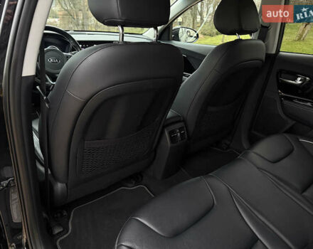 Чорний Кіа Niro, об'ємом двигуна 0 л та пробігом 138 тис. км за 19750 $, фото 52 на Automoto.ua