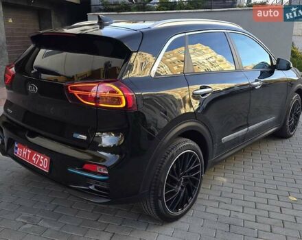 Чорний Кіа Niro, об'ємом двигуна 0 л та пробігом 141 тис. км за 18999 $, фото 9 на Automoto.ua