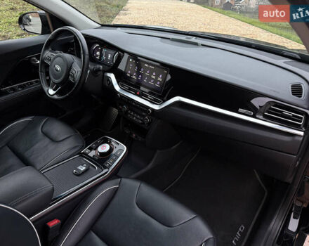 Чорний Кіа Niro, об'ємом двигуна 0 л та пробігом 138 тис. км за 19750 $, фото 47 на Automoto.ua